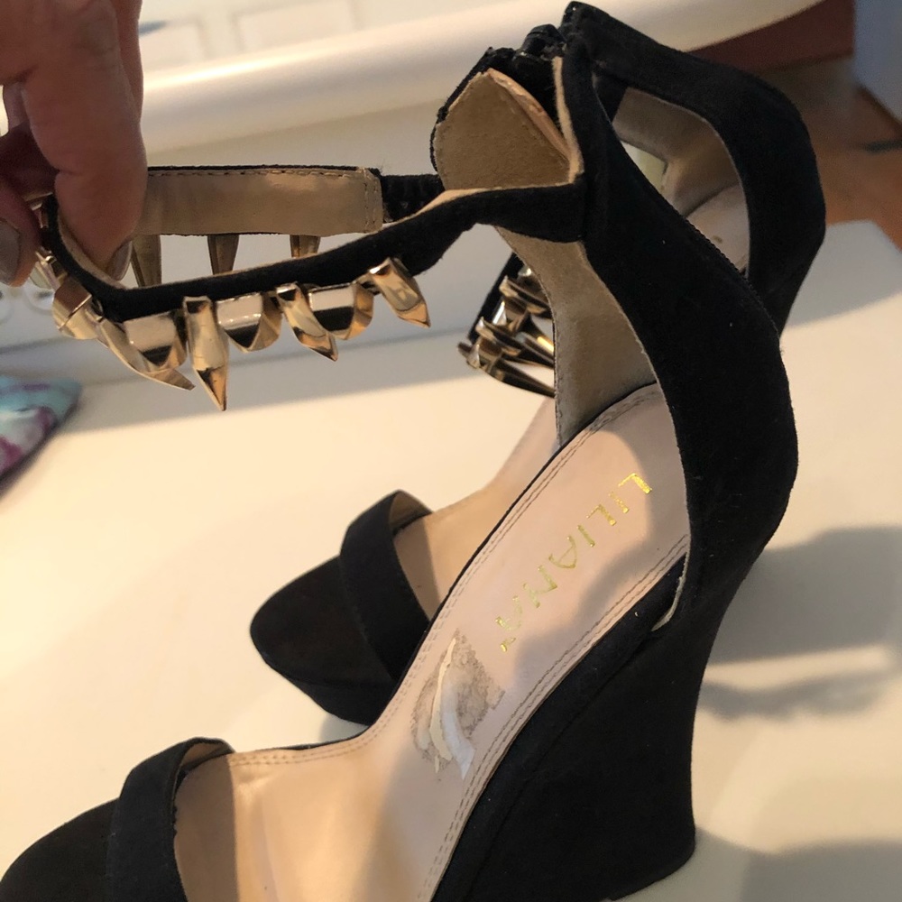 Black platform